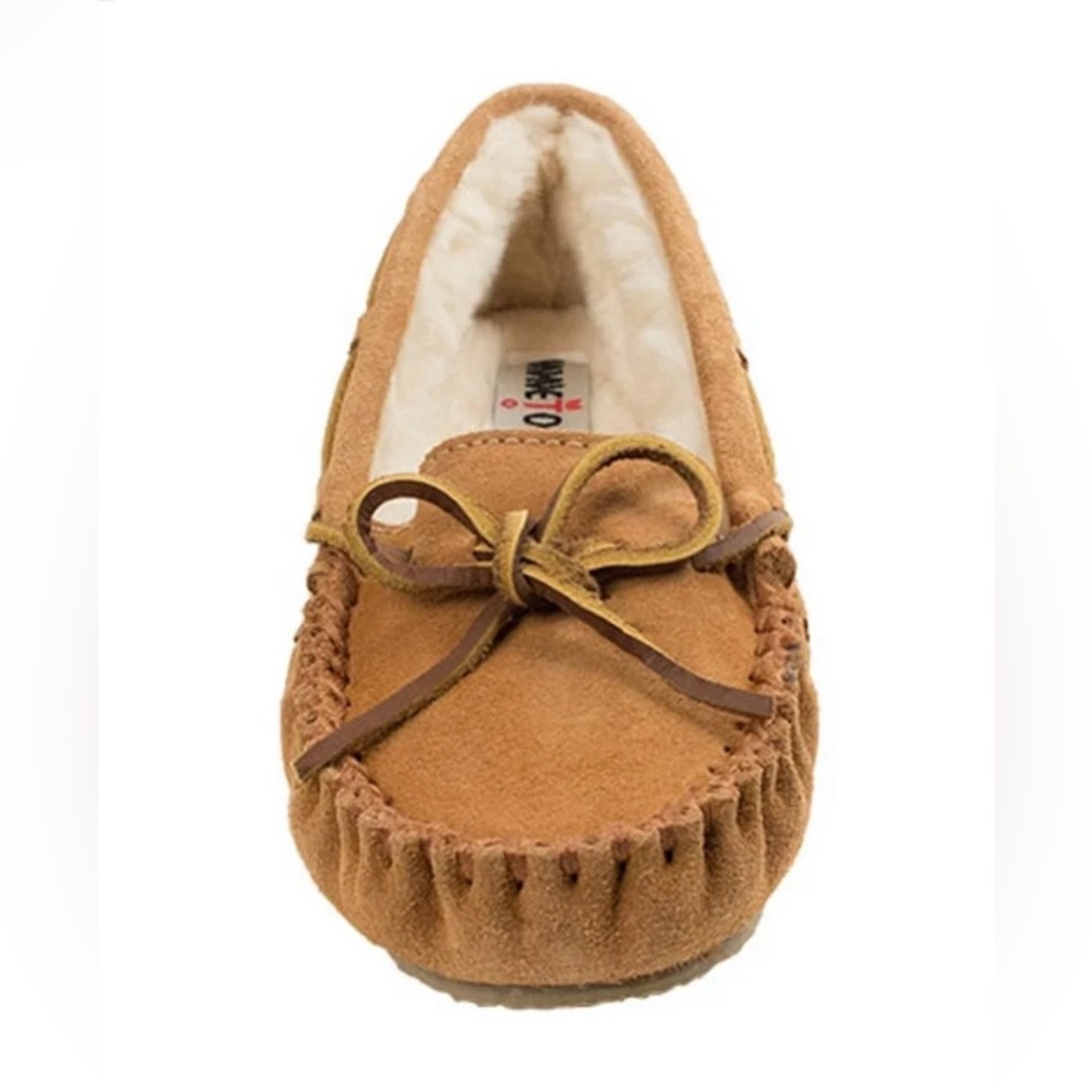 Minnetonka Suede Sheepskin Tan Moccasins -